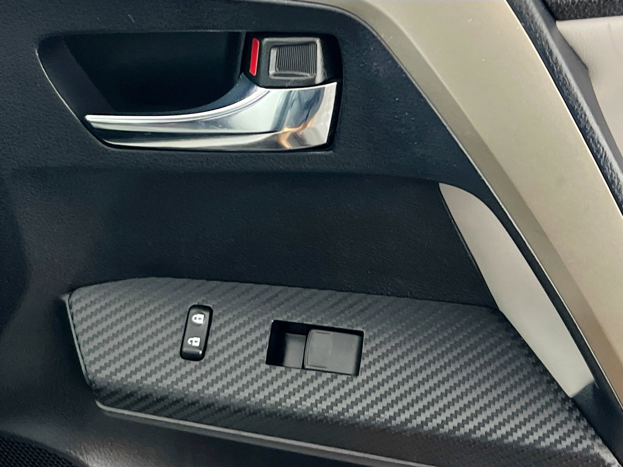 Used 2015 Toyota RAV4 Limited w/ Technology Package image 32