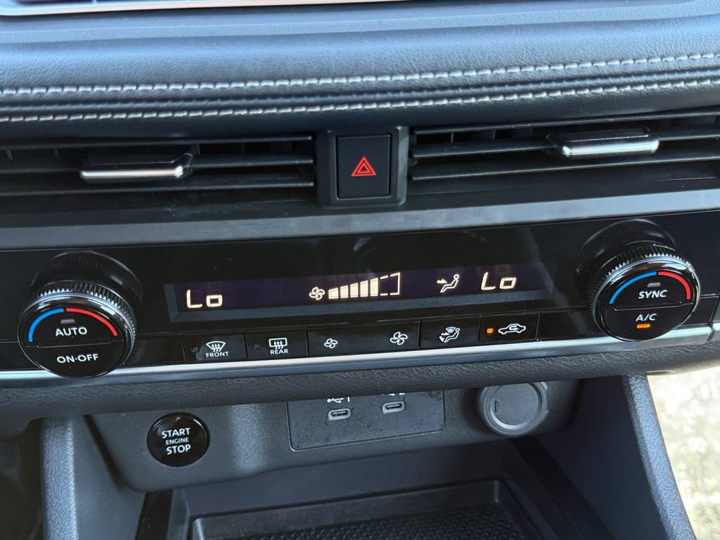 Used 2024 Nissan Rogue SV FWD image 16