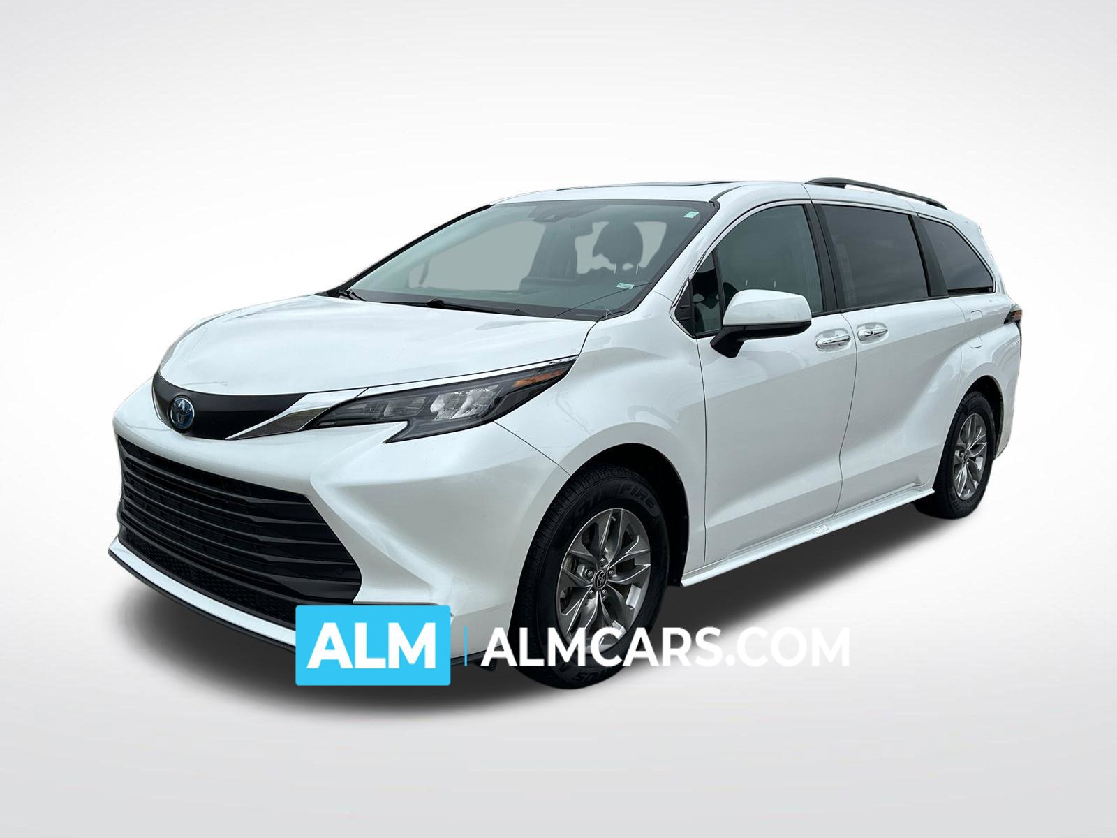 Used 2025 Toyota Sienna XLE