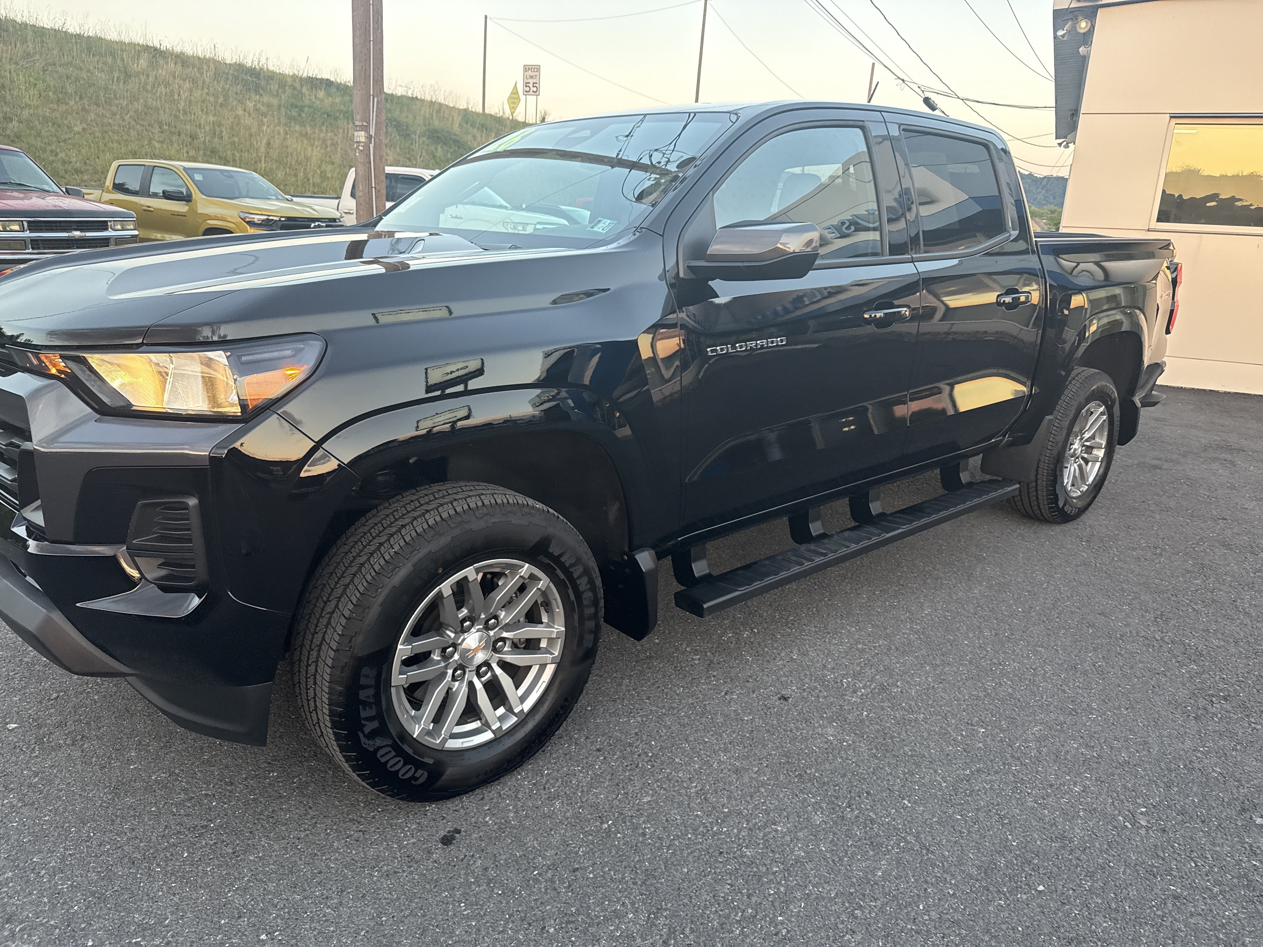 Used 2026 Chevrolet Colorado LT w/ Advanced Trailering Package AWD/4WD image 11