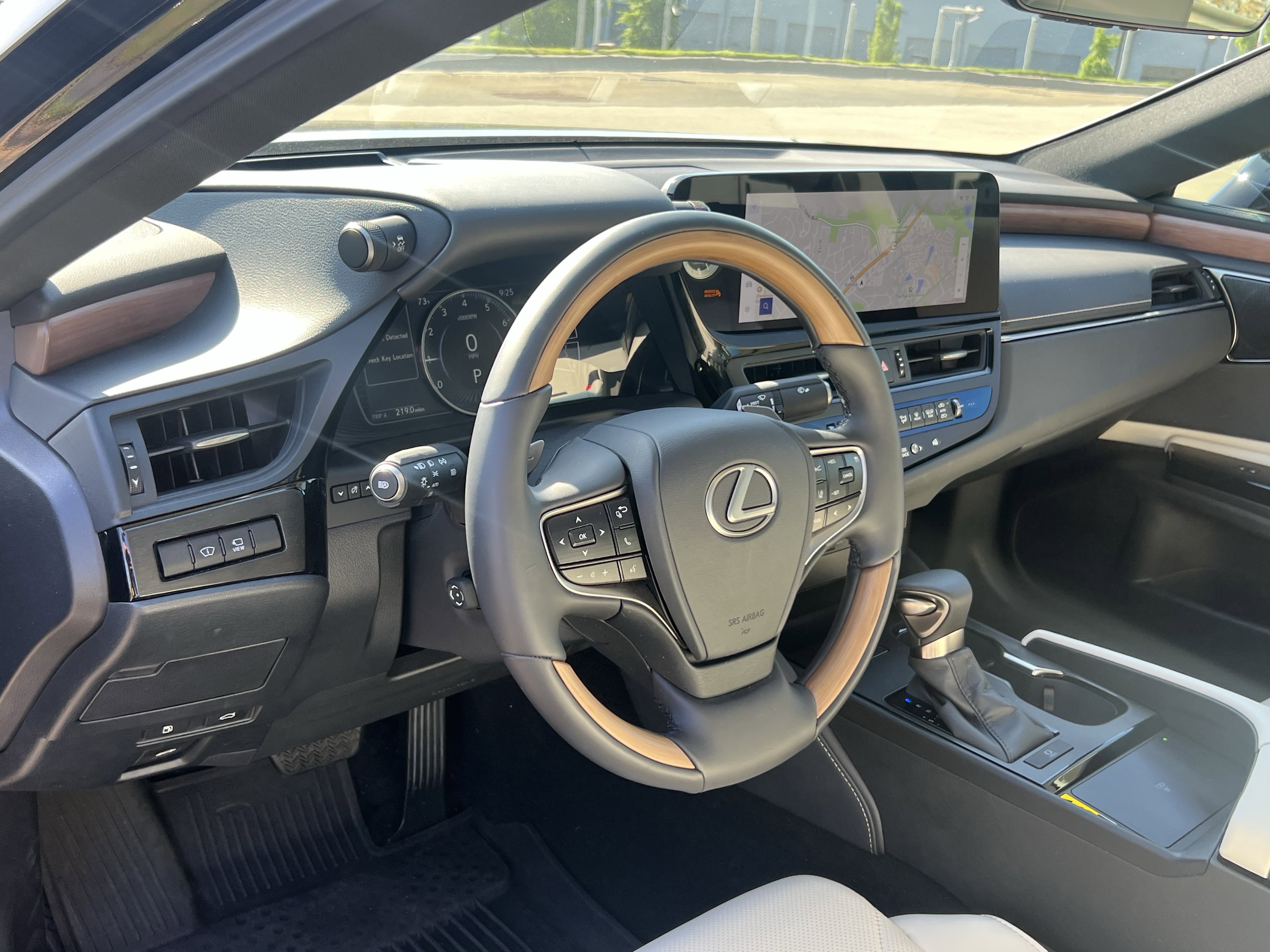 Used 2025 Lexus ES 350 Ultra Luxury w/ Accessory Package (Z2) FWD image 20