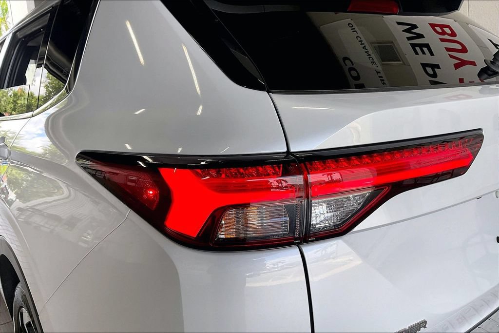 Used 2024 Mitsubishi Outlander SEL AWD/4WD image 18