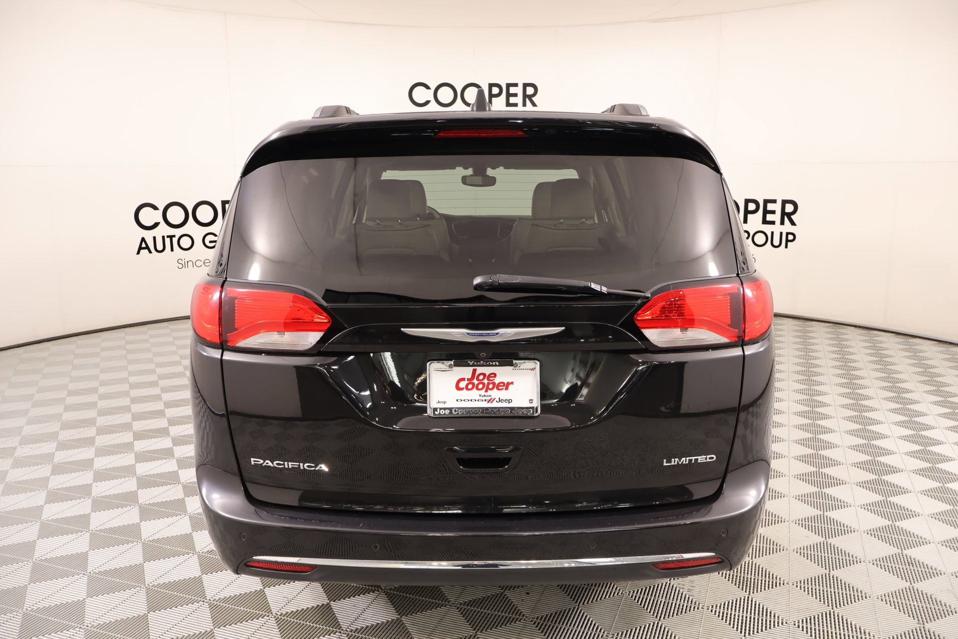 Used 2017 Chrysler Pacifica Limited w/ Tire & Wheel Group image 24