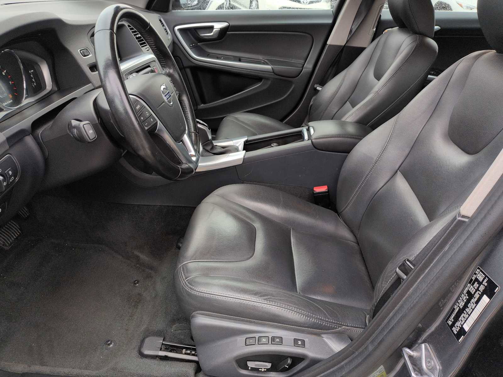 Used 2017 Volvo V60 T5 Premier w/ Convenience Package image 15