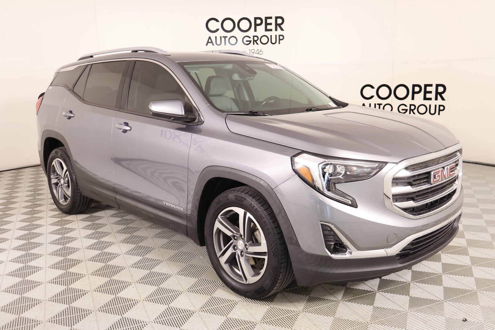 Used 2020 GMC Terrain SLT image 1