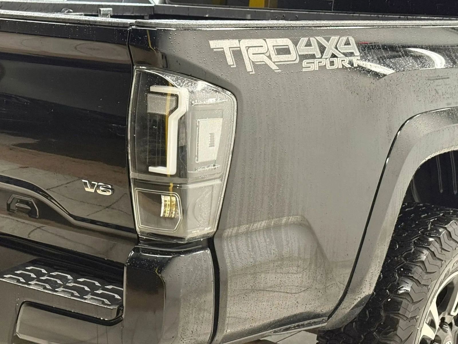Used 2018 Toyota Tacoma TRD Sport AWD/4WD image 10
