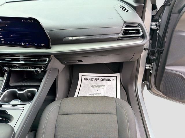 Used 2024 Chevrolet Traverse LT image 17