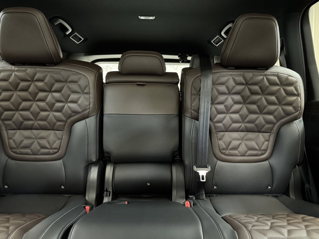 New 2025 Nissan Armada Platinum Reserve image 14