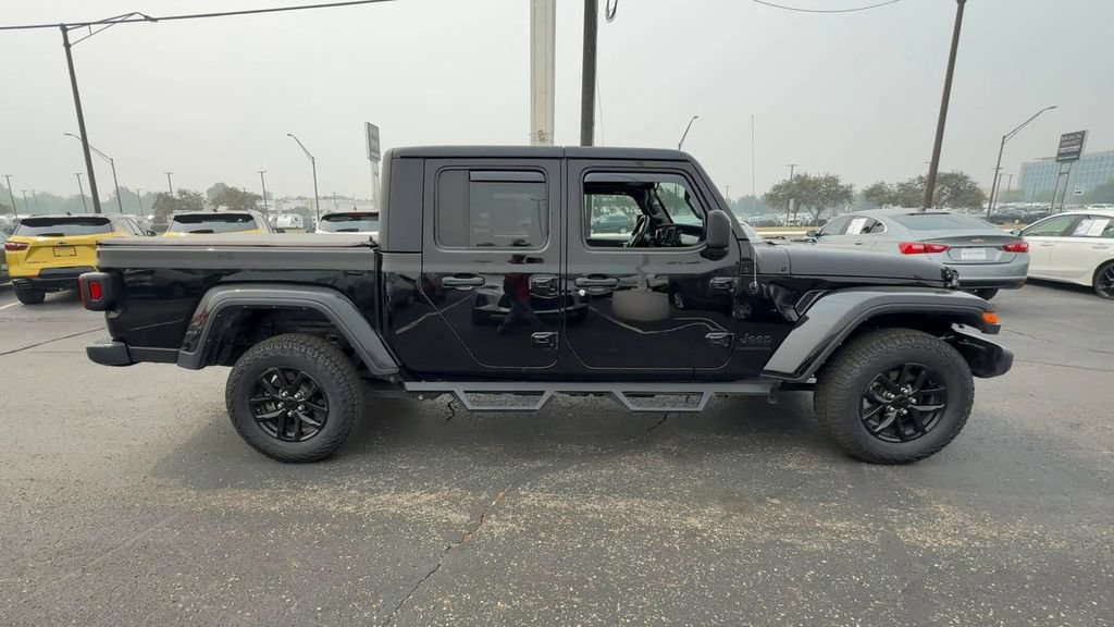 Used 2022 Jeep Gladiator Sport AWD/4WD image 9