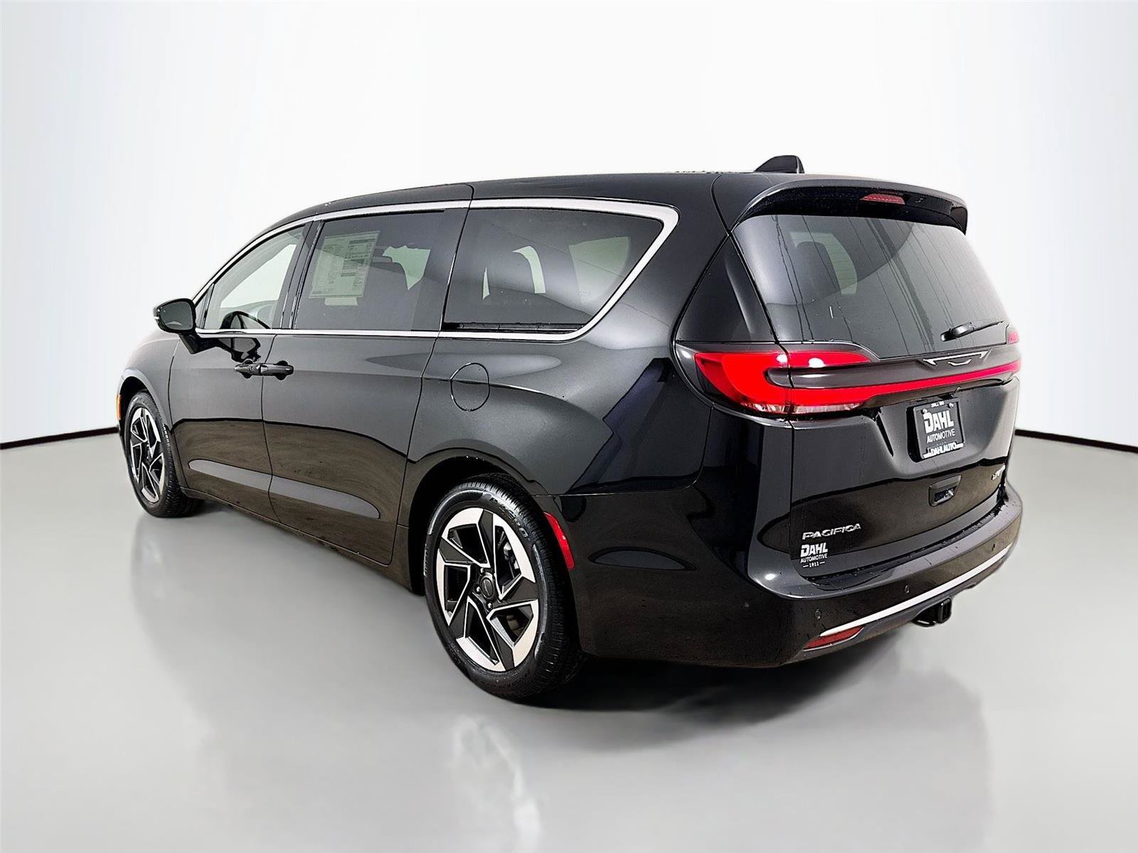 New 2027 Chrysler Pacifica Limited w/ Family Tech Group FWD image 10