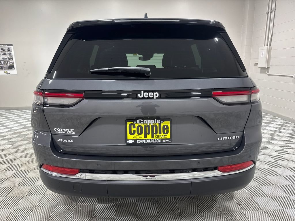 Used 2024 Jeep Grand Cherokee Limited AWD/4WD image 10