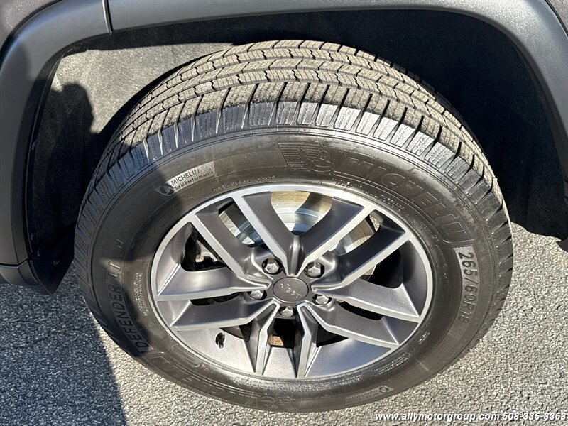 Used 2020 Jeep Grand Cherokee Limited AWD/4WD image 12