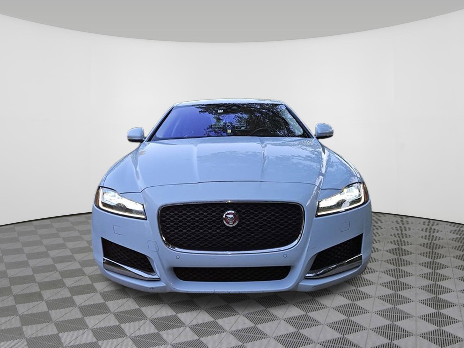 Used 2018 Jaguar XF Portfolio image 60
