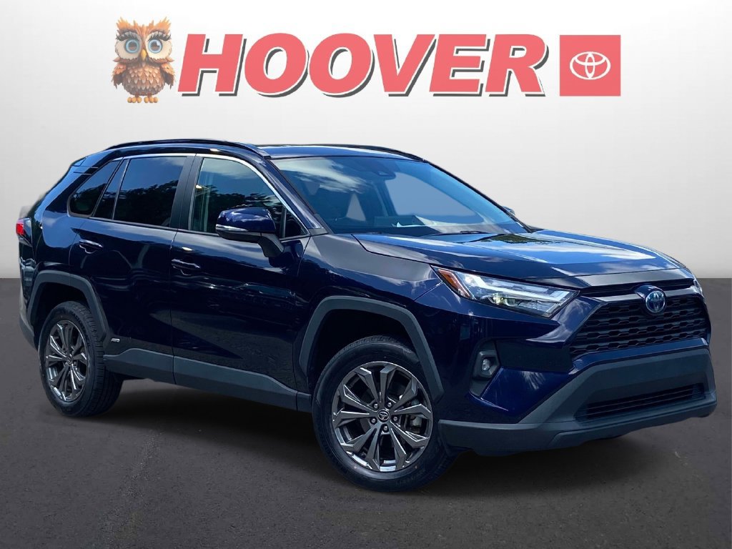 Used 2022 Toyota RAV4 XLE Premium AWD/4WD image 2