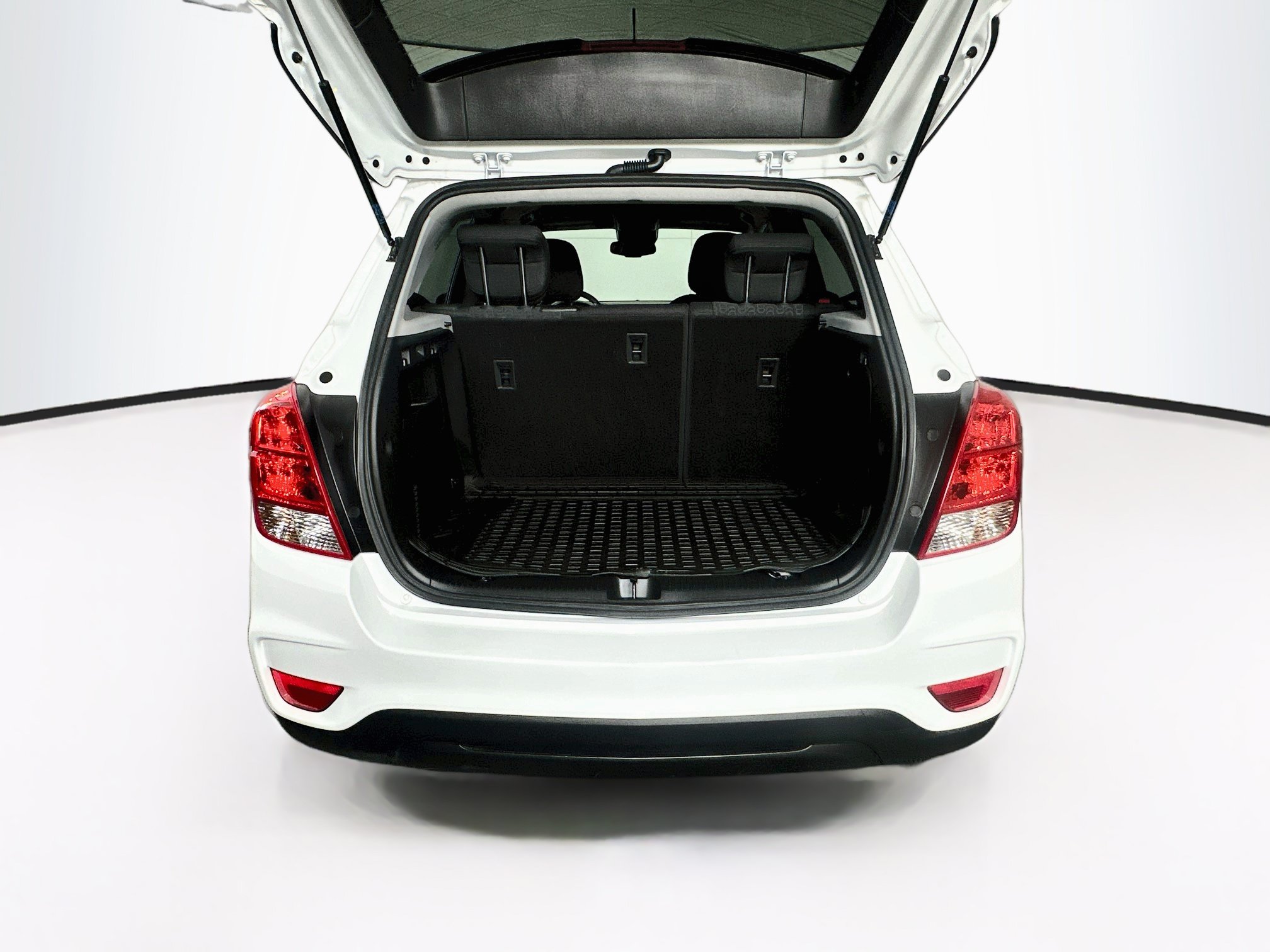 Used 2022 Chevrolet Trax LS w/ Tint and Cruise Package FWD image 28