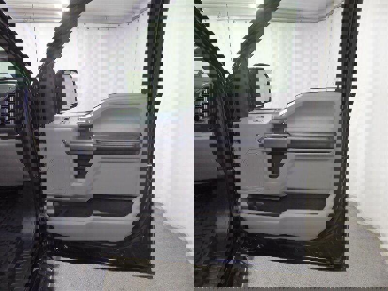 Used 2017 Ford F150 XLT w/ Equipment Group 302A Luxury image 22