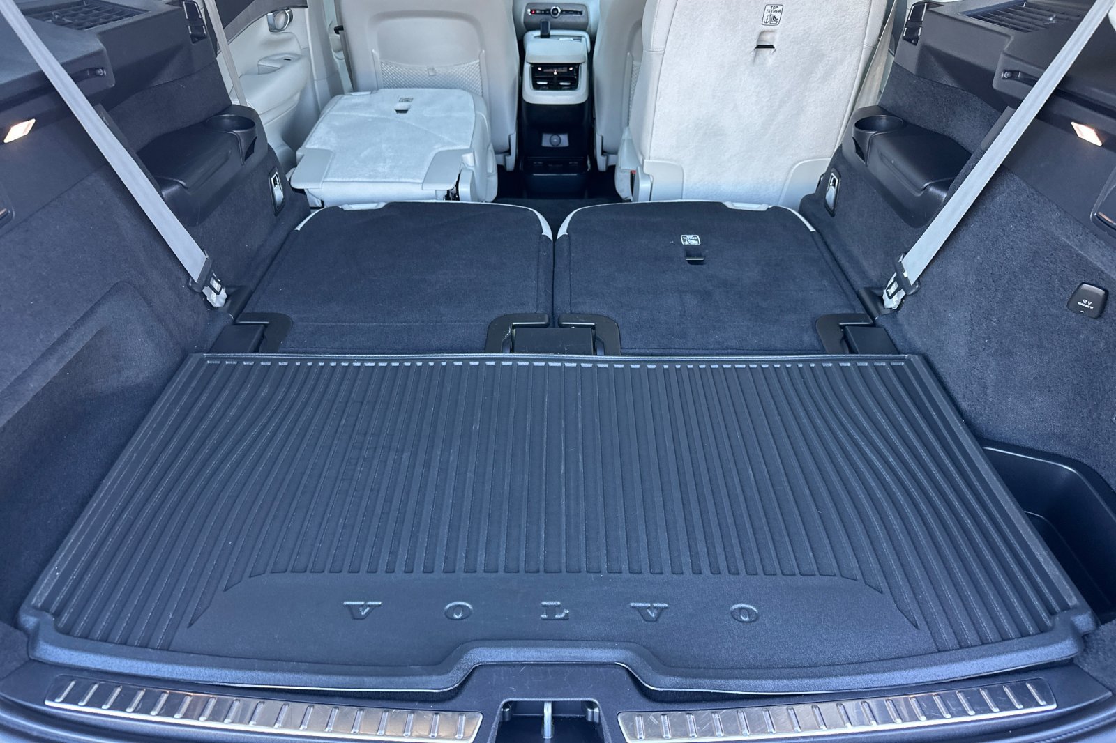 Certified 2023 Volvo XC90 B6 Plus w/ Protection Package Premier AWD/4WD image 18