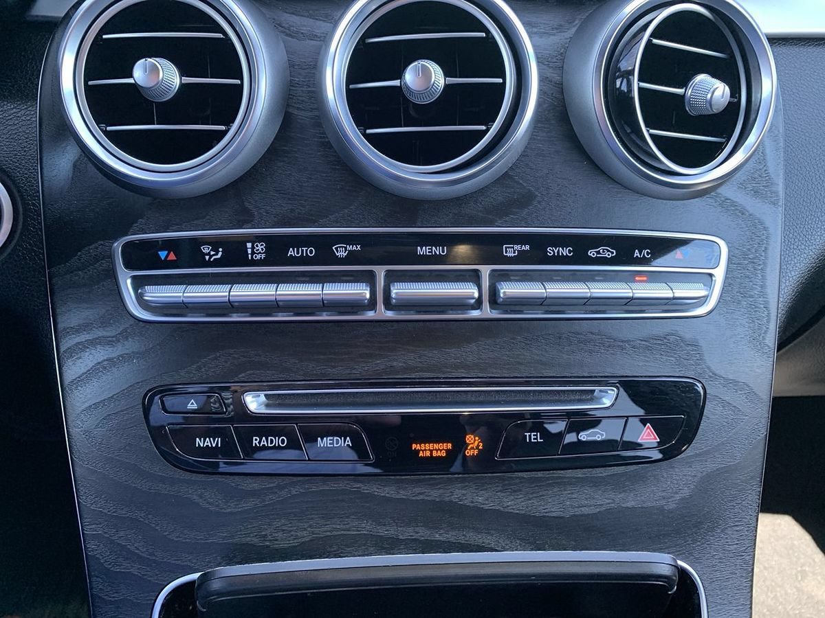 Used 2018 Mercedes-Benz GLC 300 4MATIC image 24