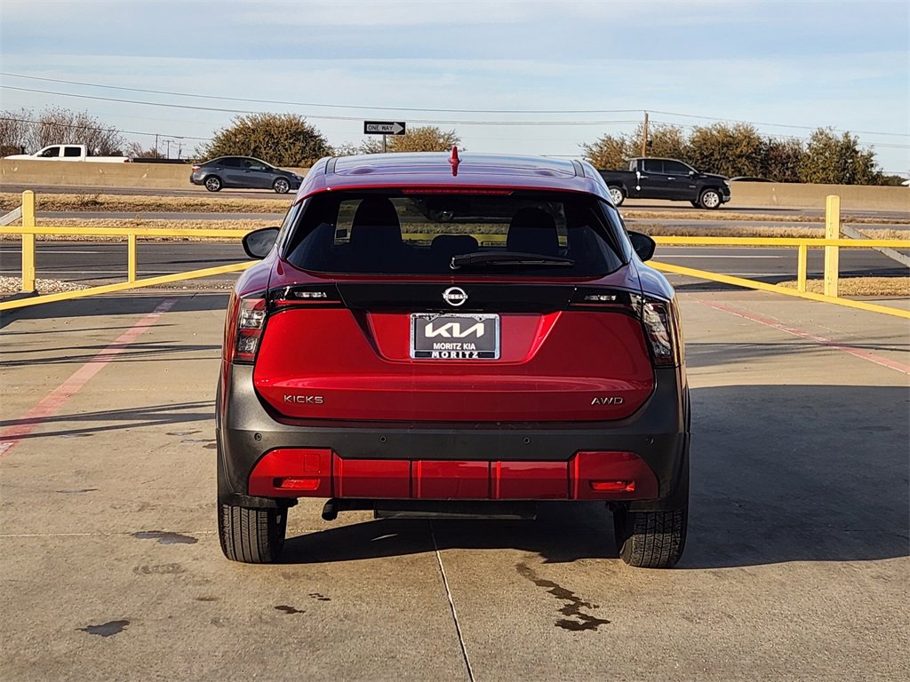 Used 2025 Nissan Kicks SV image 5