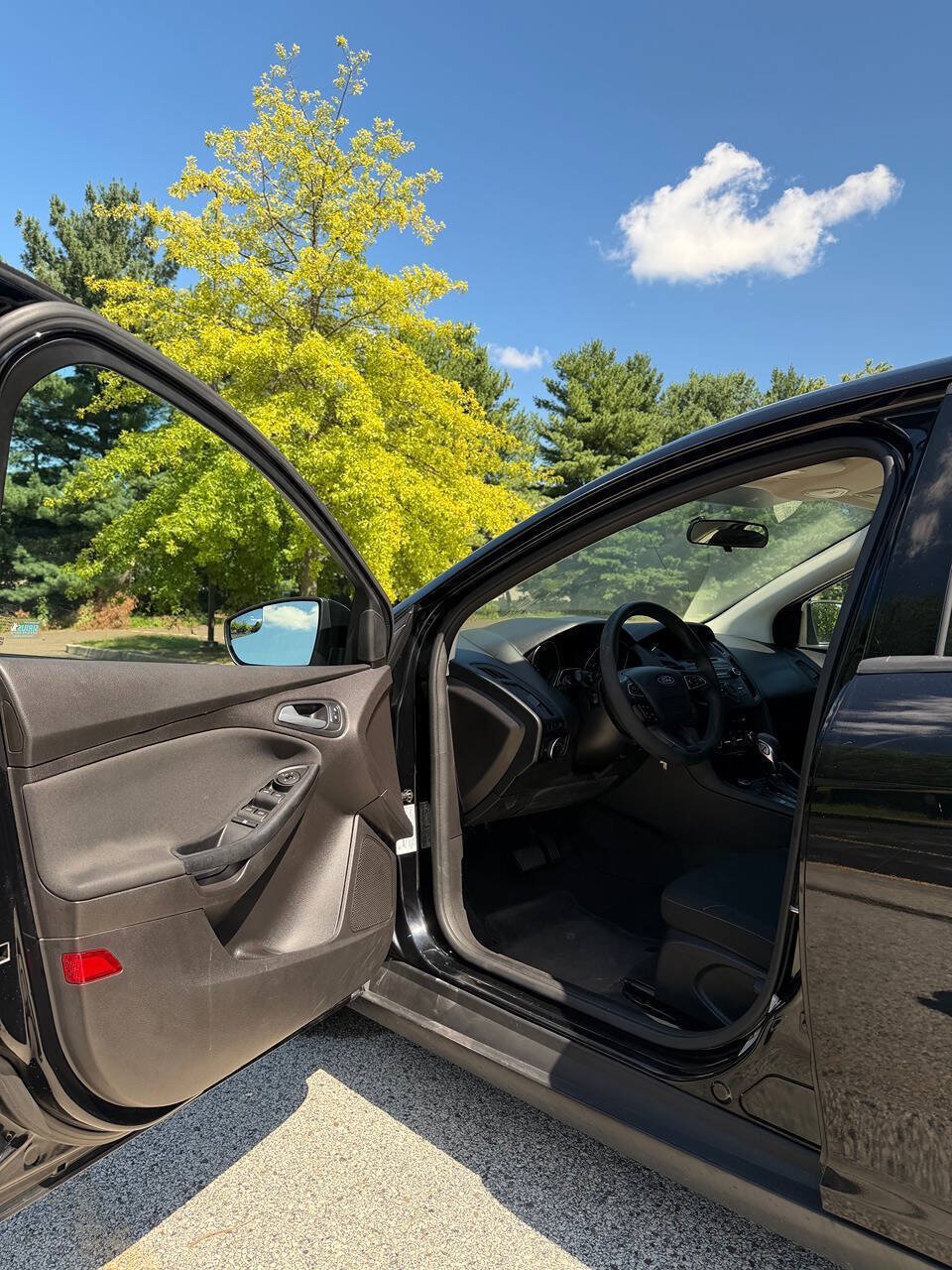 Used 2017 Ford Focus SE FWD image 13