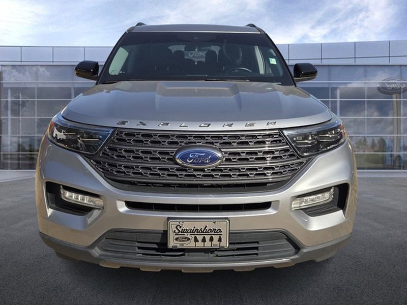 Used 2022 Ford Explorer XLT w/ Equipment Group 202A RWD image 3