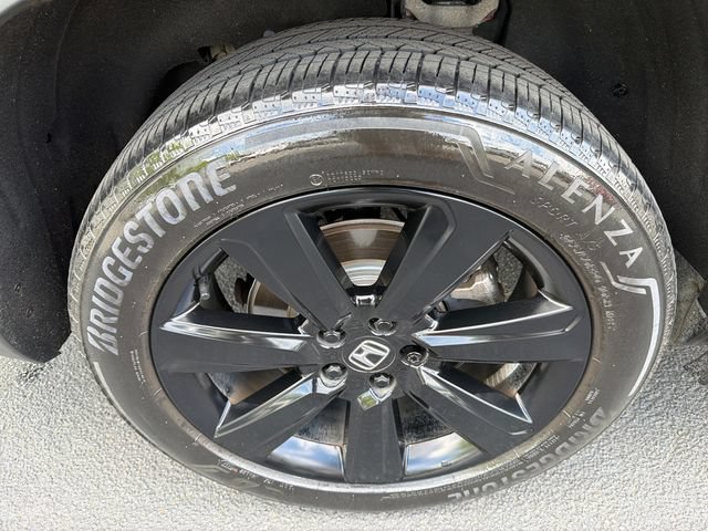 Used 2025 Honda Pilot Black Edition image 17