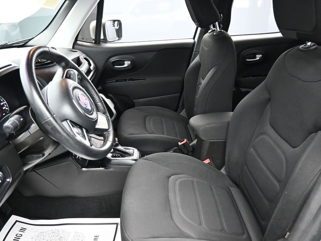 Certified 2020 Jeep Renegade Latitude w/ Cold Weather Group image 11