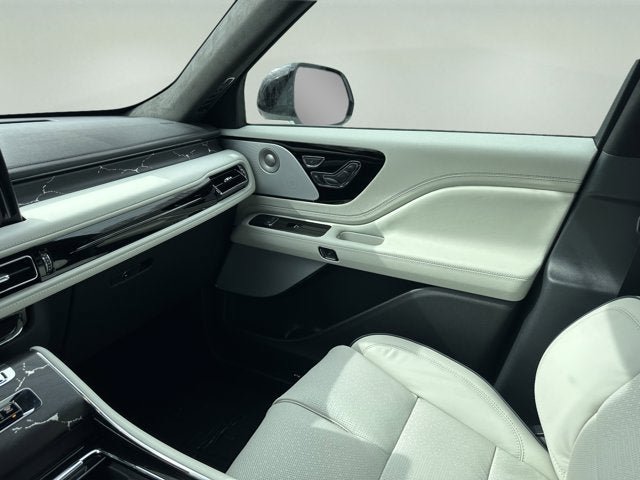 New 2026 Lincoln Aviator Black Label w/ Jet Appearance Package AWD/4WD image 17