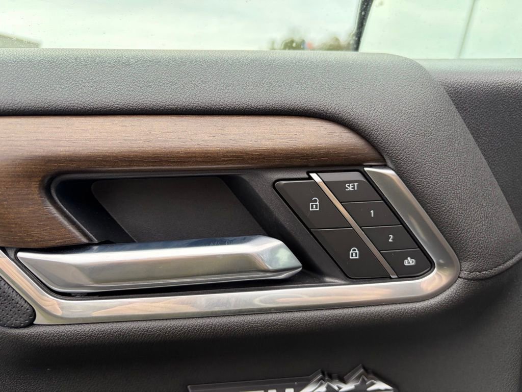 Used 2026 Chevrolet Silverado 1500 High Country w/ Technology Package image 17