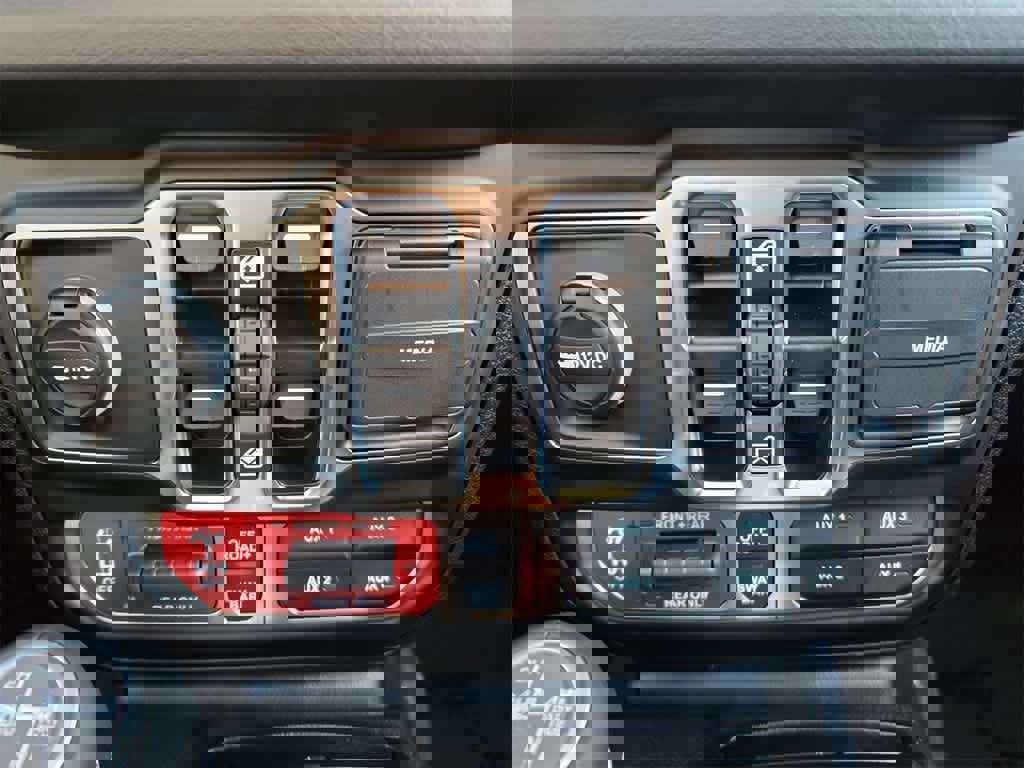 New 2025 Jeep Gladiator Rubicon image 17