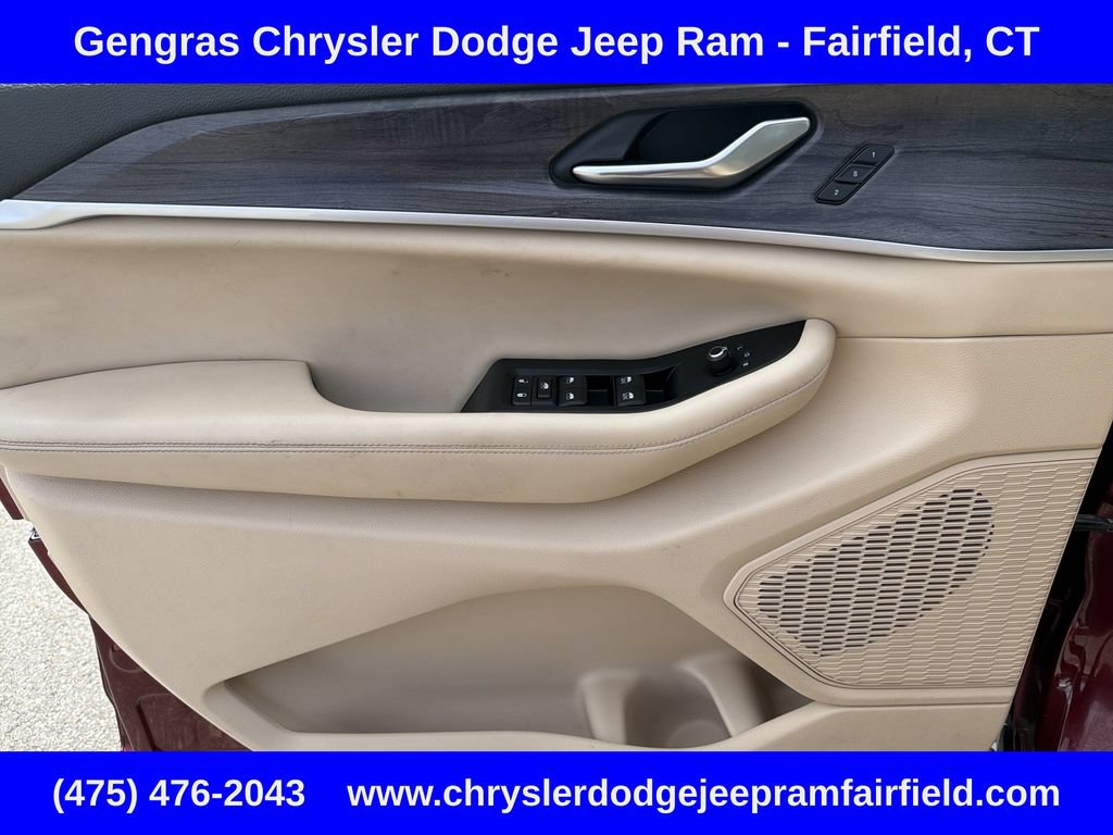 Used 2023 Jeep Grand Cherokee L Limited w/ Luxury Tech Group II AWD/4WD image 16