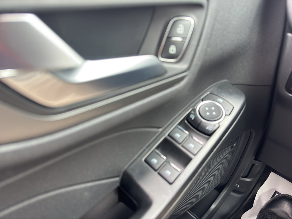 New 2025 Ford Escape SE image 12