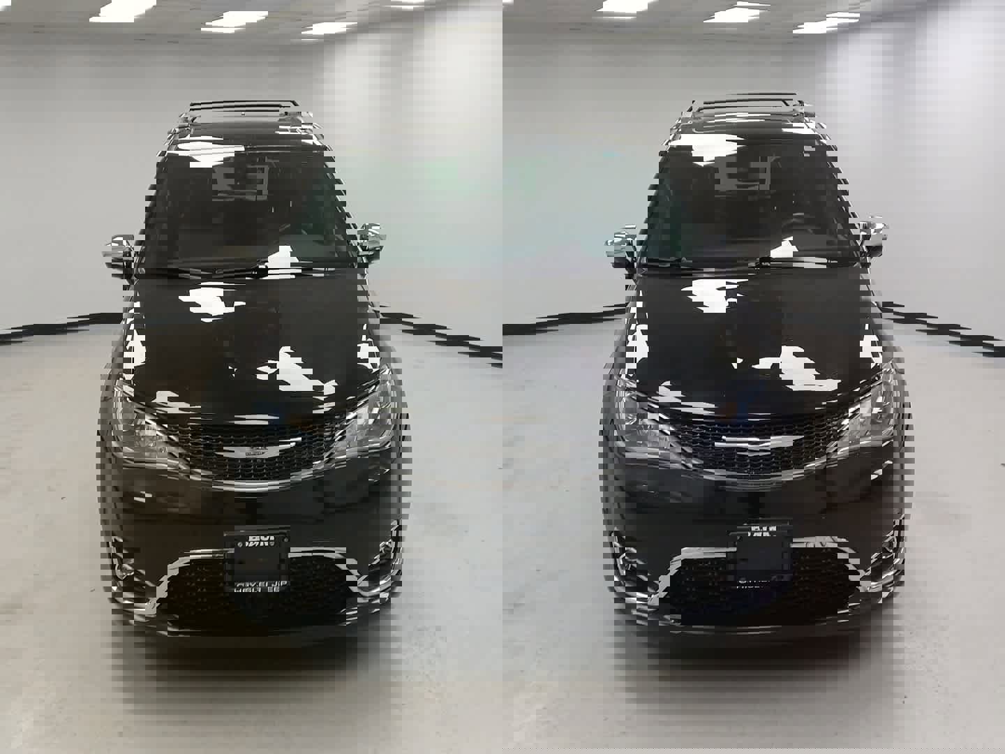 Used 2020 Chrysler Pacifica Limited image 3