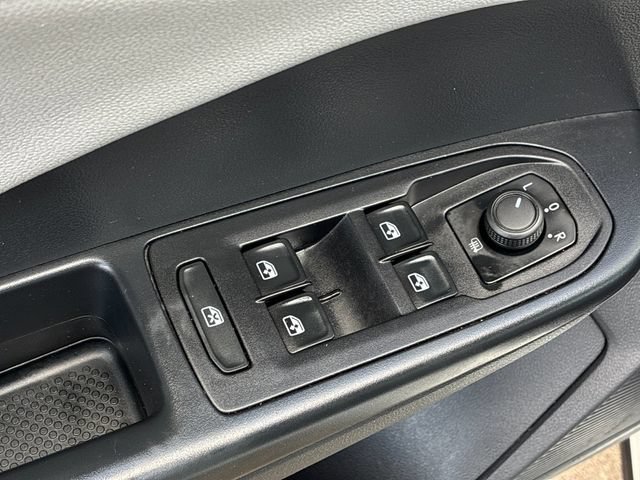 Used 2024 Volkswagen Taos SE w/ Panoramic Sunroof Package FWD image 13