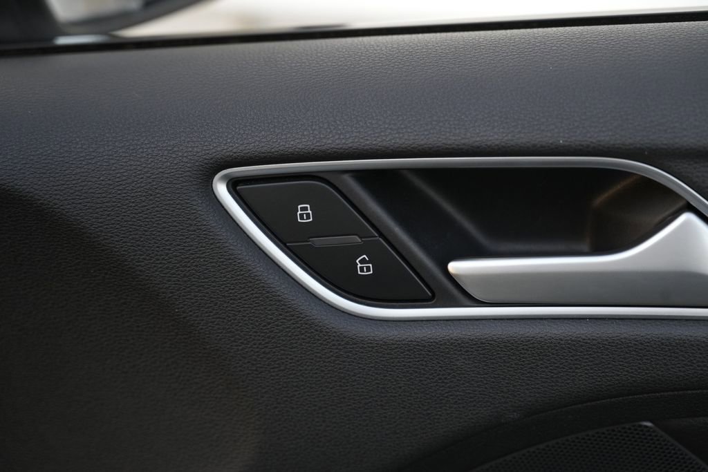 Used 2016 Audi A3 e-tron Premium Plus image 35