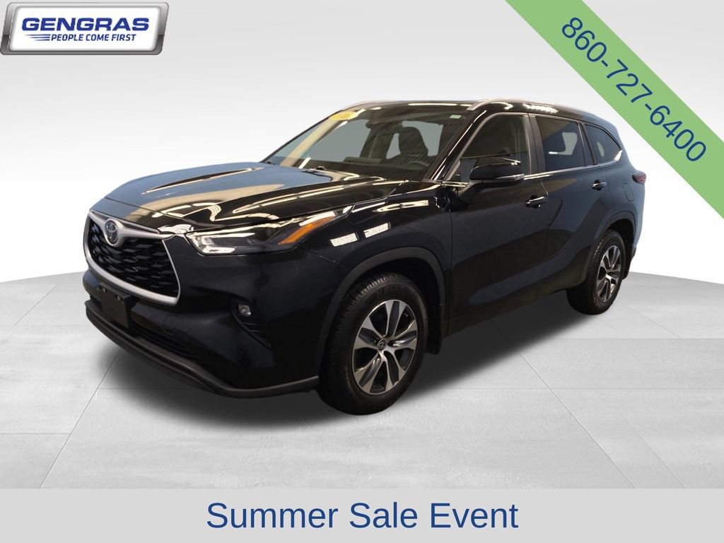 Used 2023 Toyota Highlander XLE AWD/4WD image 4