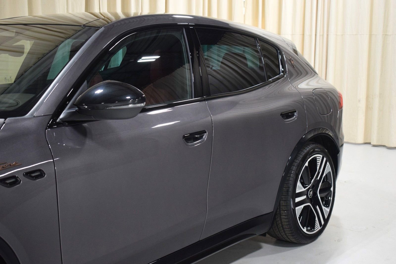 New 2025 Maserati Grecale Folgore image 2