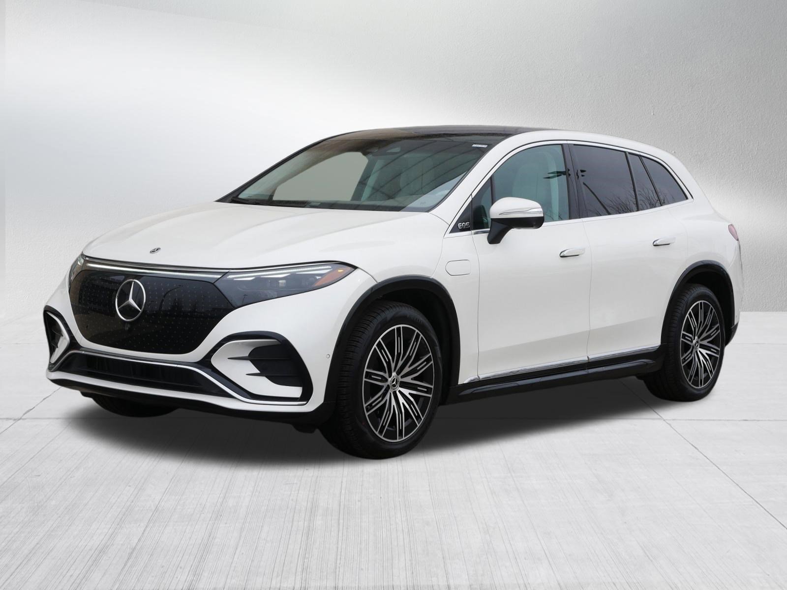 Used 2023 Mercedes-Benz EQS 580 4MATIC SUV image 3