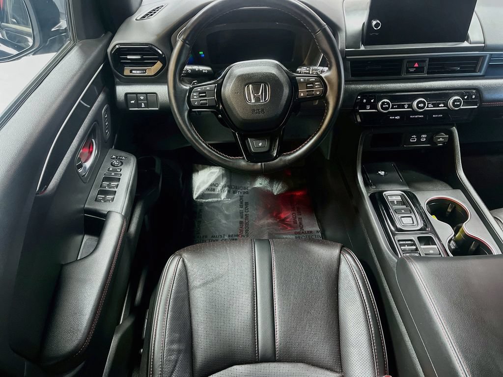 Used 2025 Honda Pilot Black Edition image 24