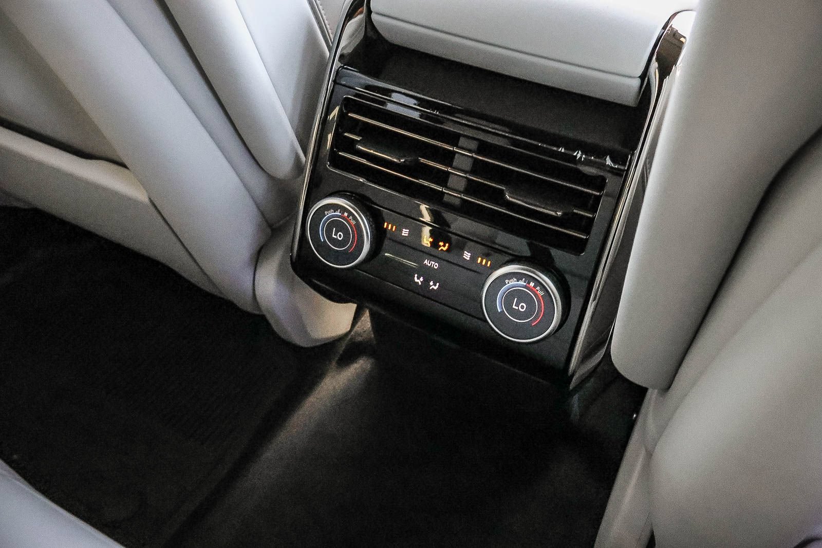 New 2026 Land Rover Range Rover Sport SE AWD/4WD image 20