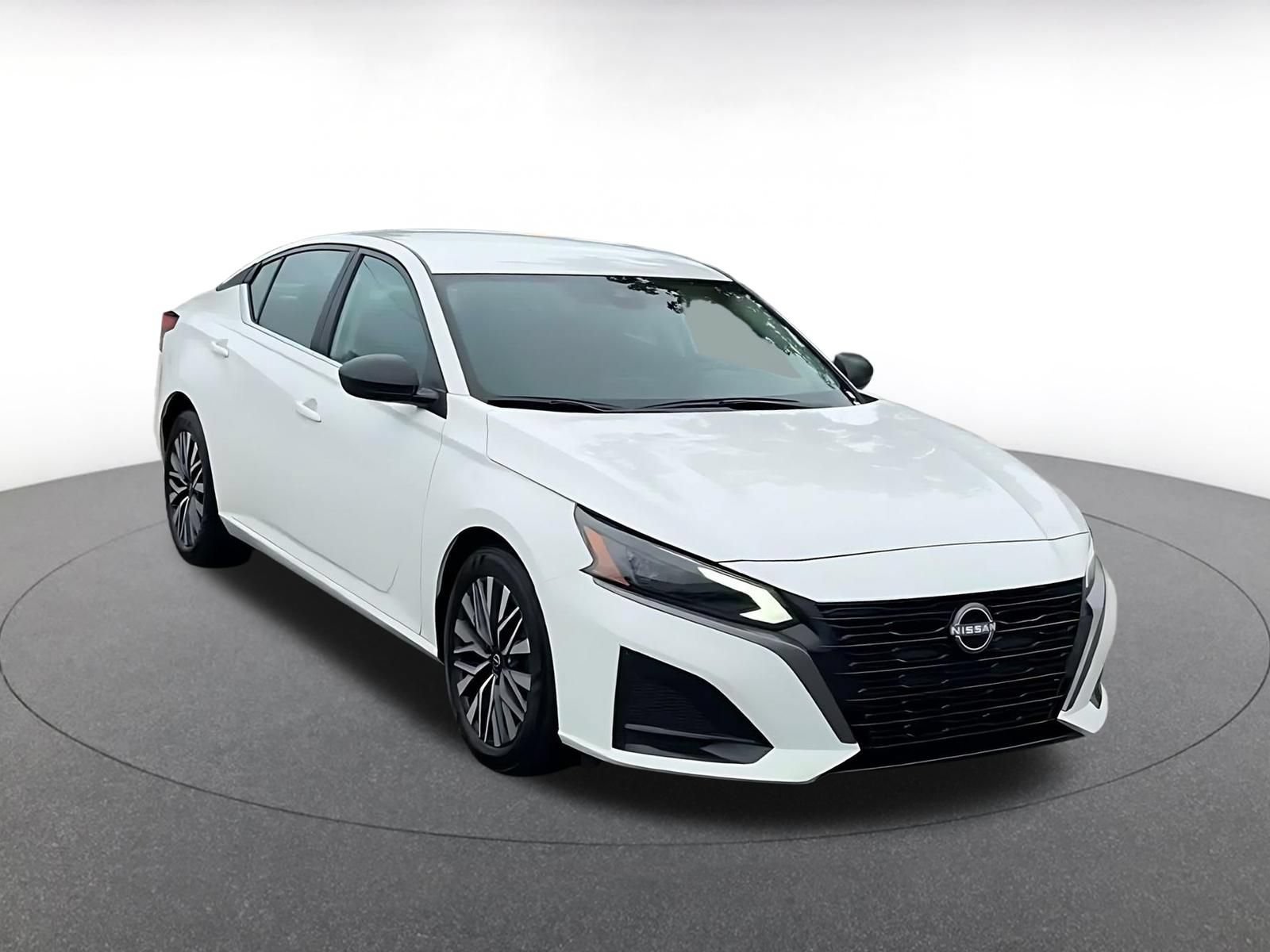 Used 2026 Nissan Altima 2.5 SV FWD image 3