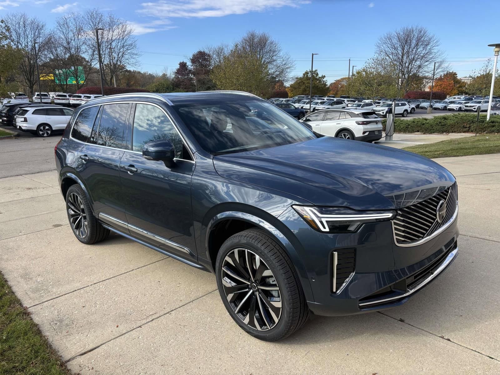 New 2026 Volvo XC90 B5 Plus w/ Protection Package Premier