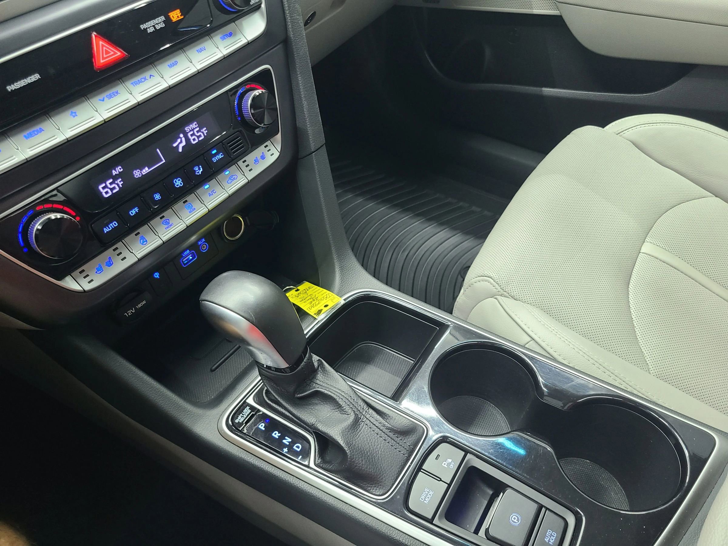 Used 2018 Hyundai Sonata Limited w/ Limited Ultimate Package 03 FWD image 27