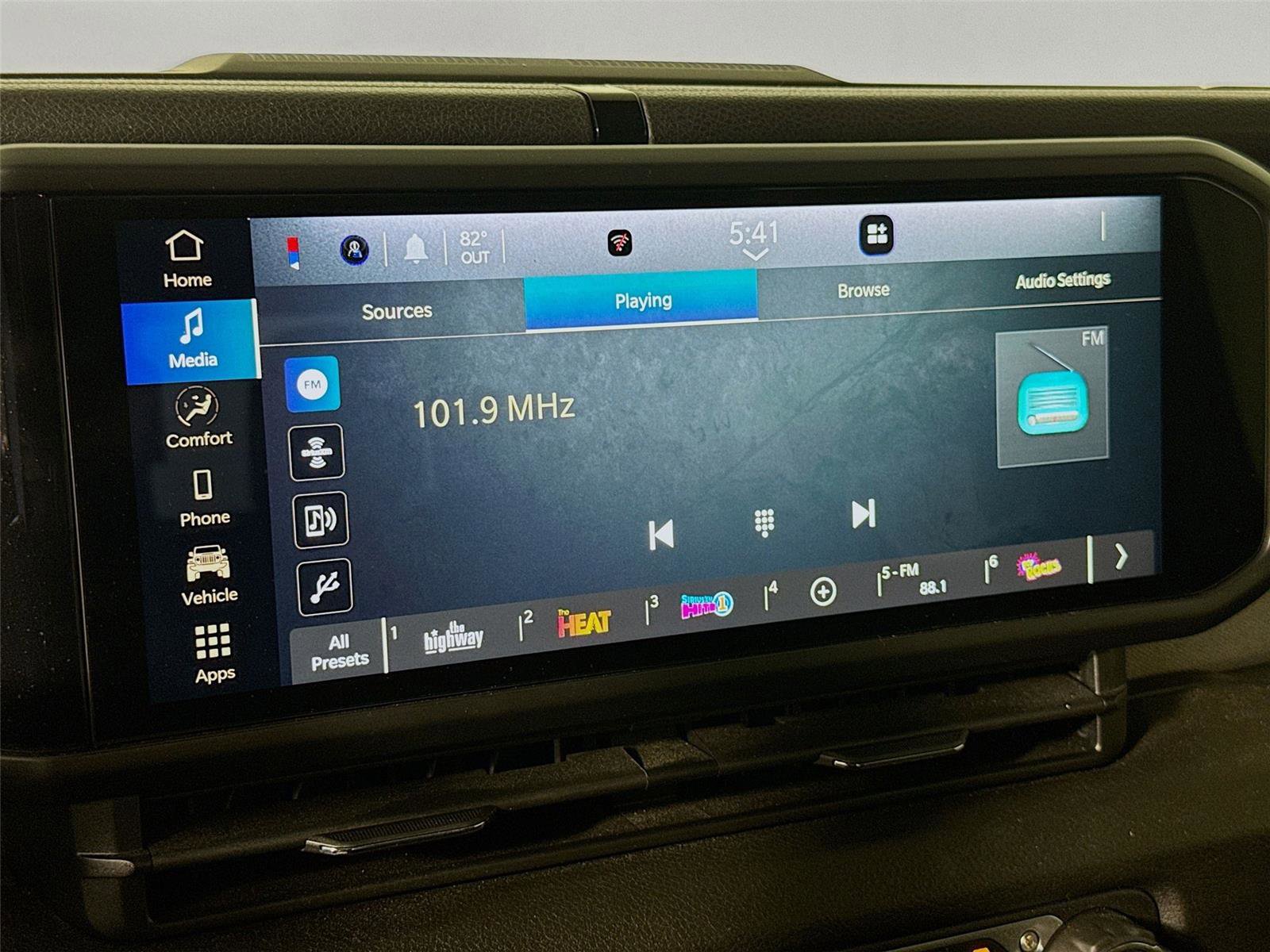 Used 2025 Jeep Gladiator Sport image 9