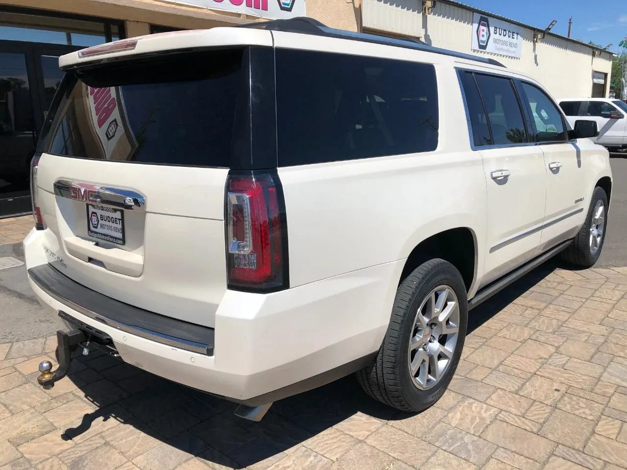 Used 2015 GMC Yukon XL Denali w/ Touring Package AWD/4WD image 2