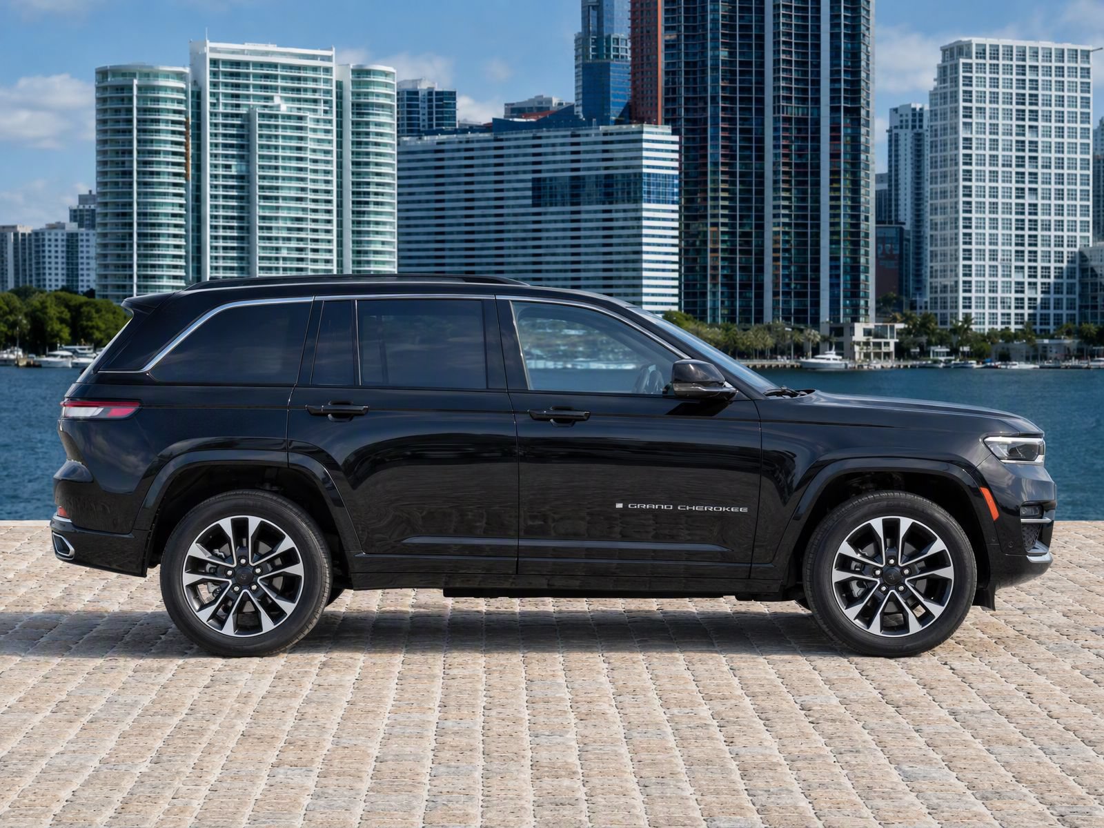 Used 2023 Jeep Grand Cherokee L Overland w/ Luxury Tech Group IV RWD image 2