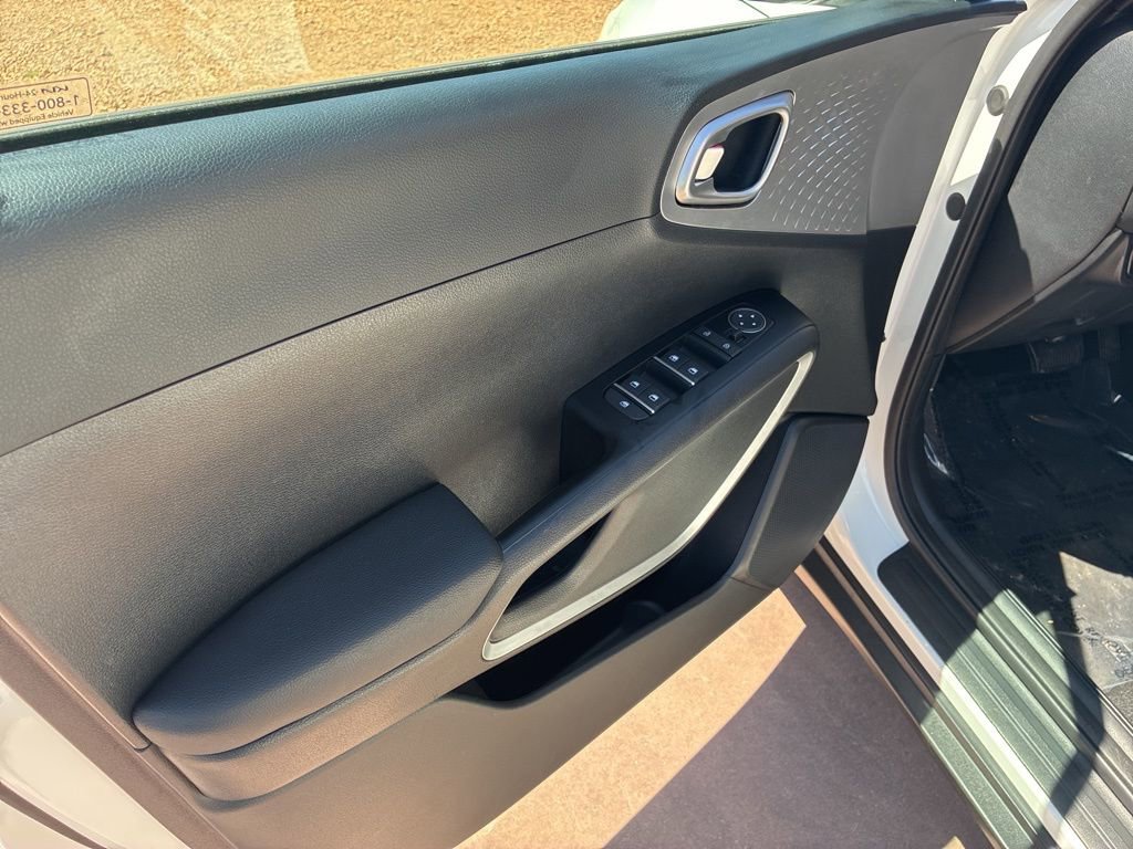 Used 2025 Kia Soul LX image 19