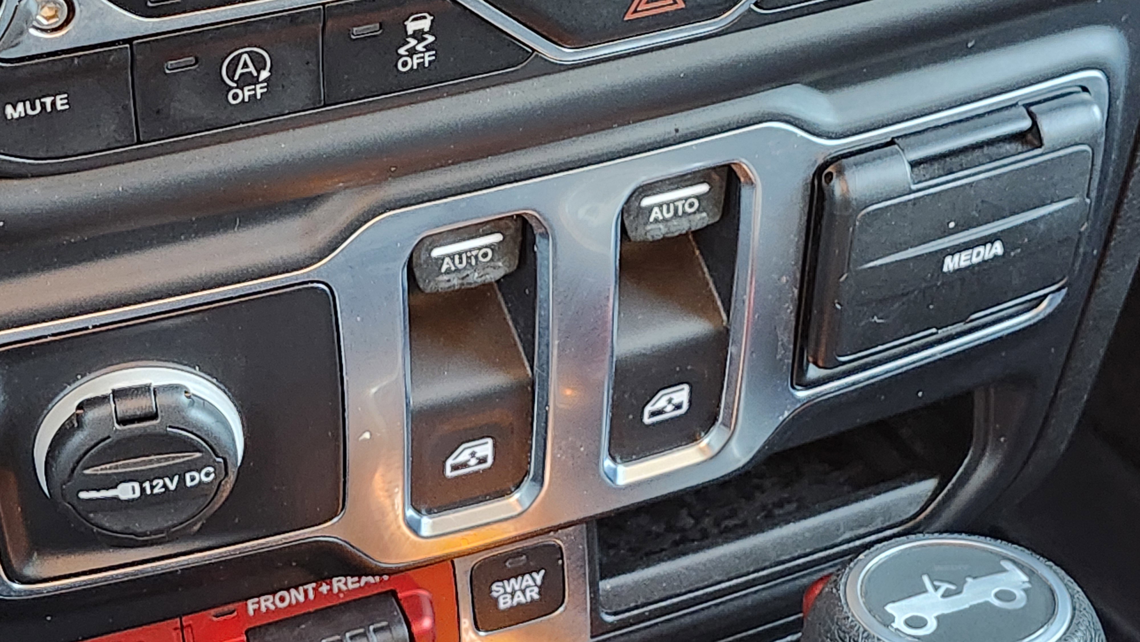 Used 2019 Jeep Wrangler Rubicon w/ Cold Weather Group image 28