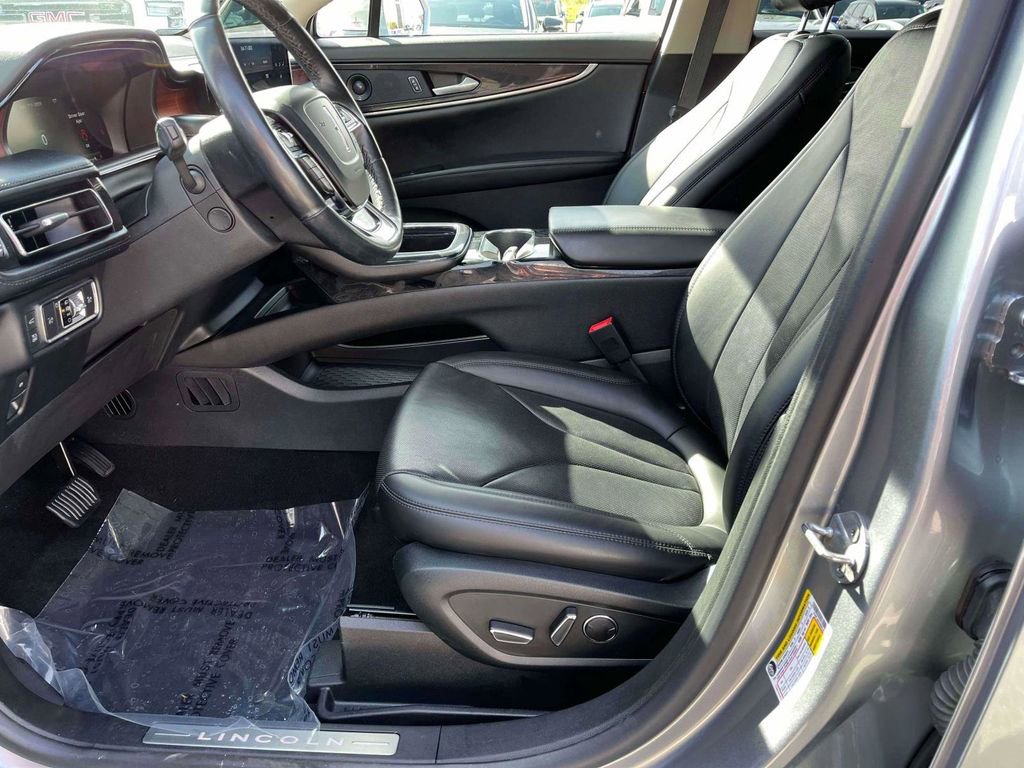 Used 2022 Lincoln Nautilus Reserve w/ Luxury Package image 16