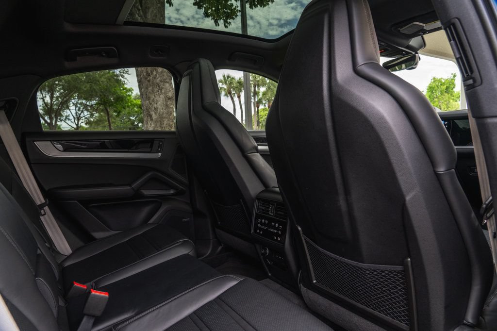 Used 2025 Porsche Cayenne Coupe AWD/4WD image 25